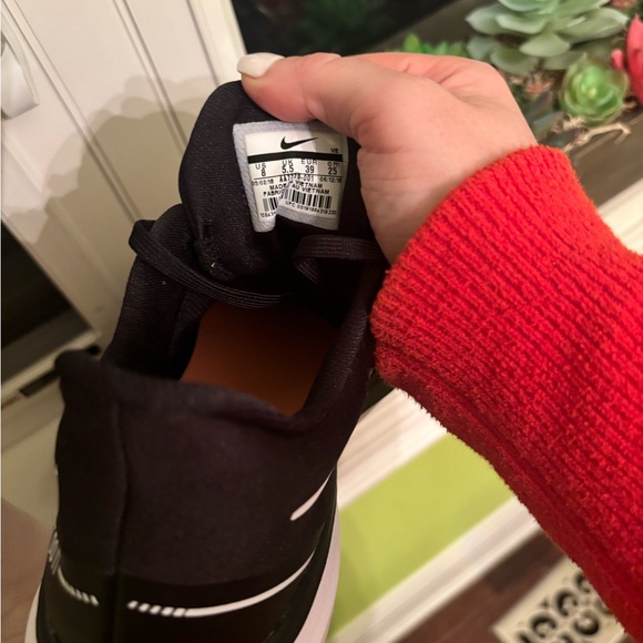 Nike shoes - Picture 4 of 5